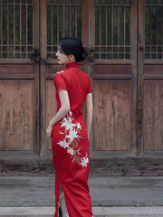 [Hundred Years of Harmony] Original Lily Embroidery Red Wedding/Toast Long Qipao - Flat-Cut Traditional Design