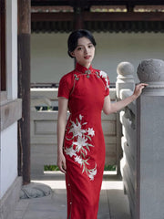 [Hundred Years of Harmony] Original Lily Embroidery Red Wedding/Toast Long Qipao - Flat-Cut Traditional Design