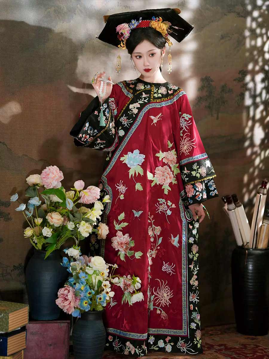 柒小乔 Original Qing Dynasty Style Full Embroidery Changyi (氅衣) - Photography & Cultural Attire