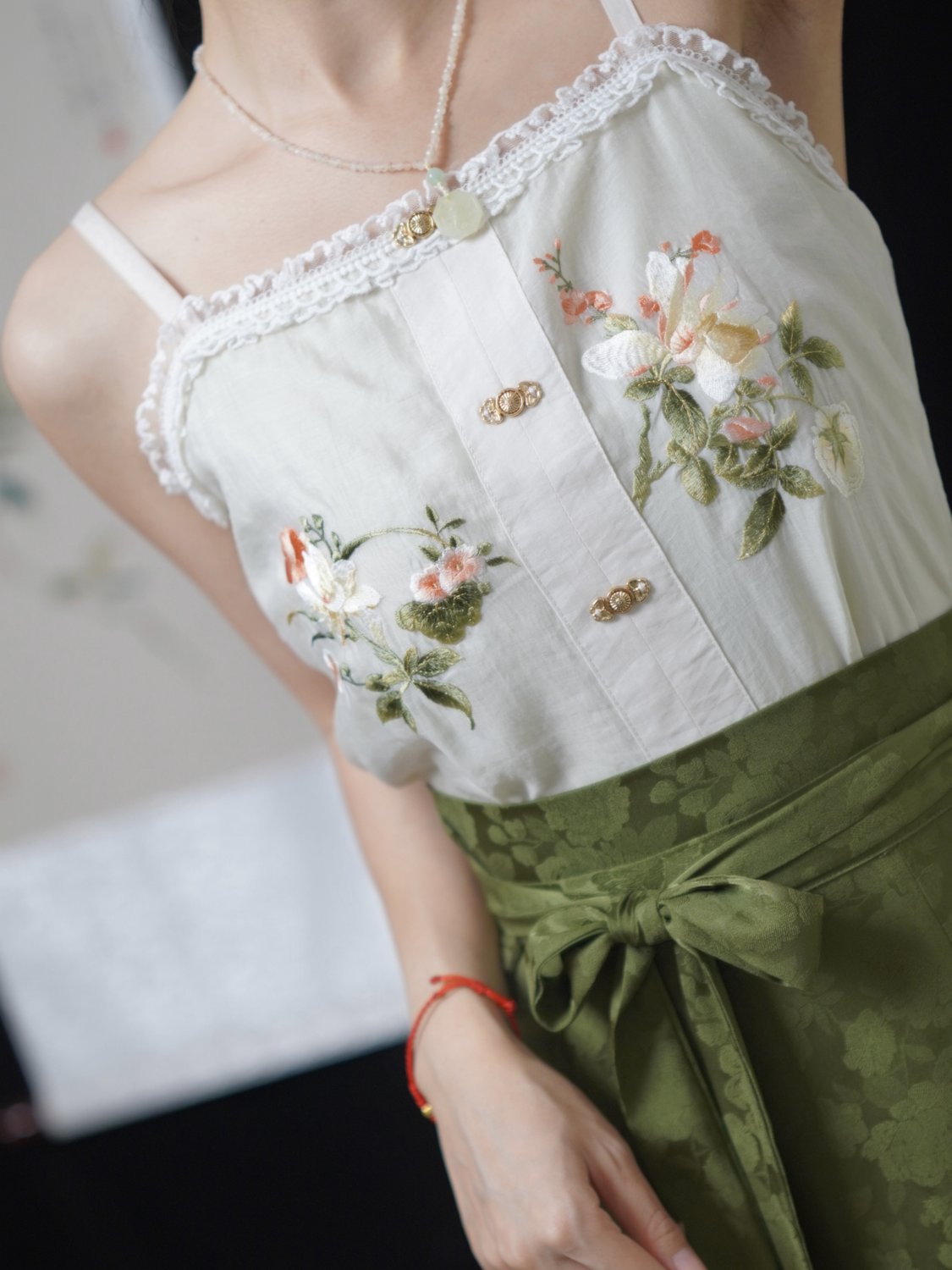 [Whispering Brook Deer] 鹿鸣溪 Original Embroidered Camisole & Airplane Sleeve Cardigan Set