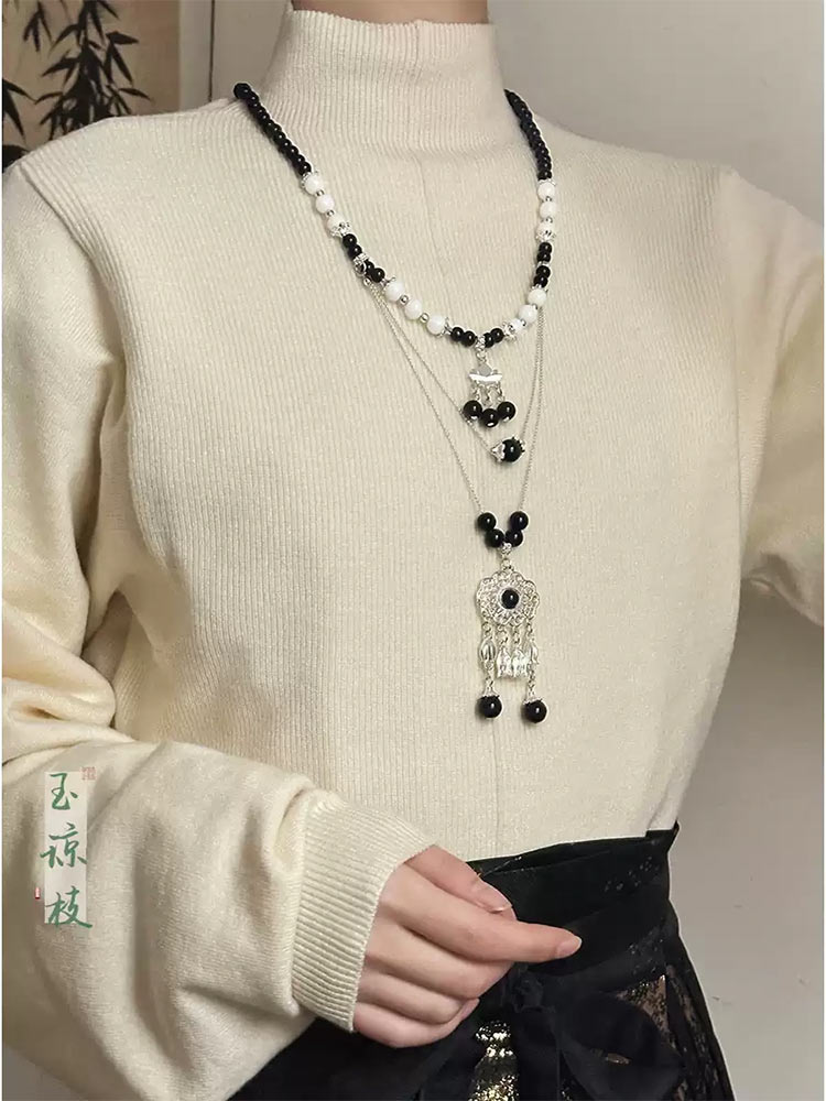 [Cloud Serenity] 云瑾 Dark Hanfu Yīngluò Necklace with Tassel and Back Cloud Pendant