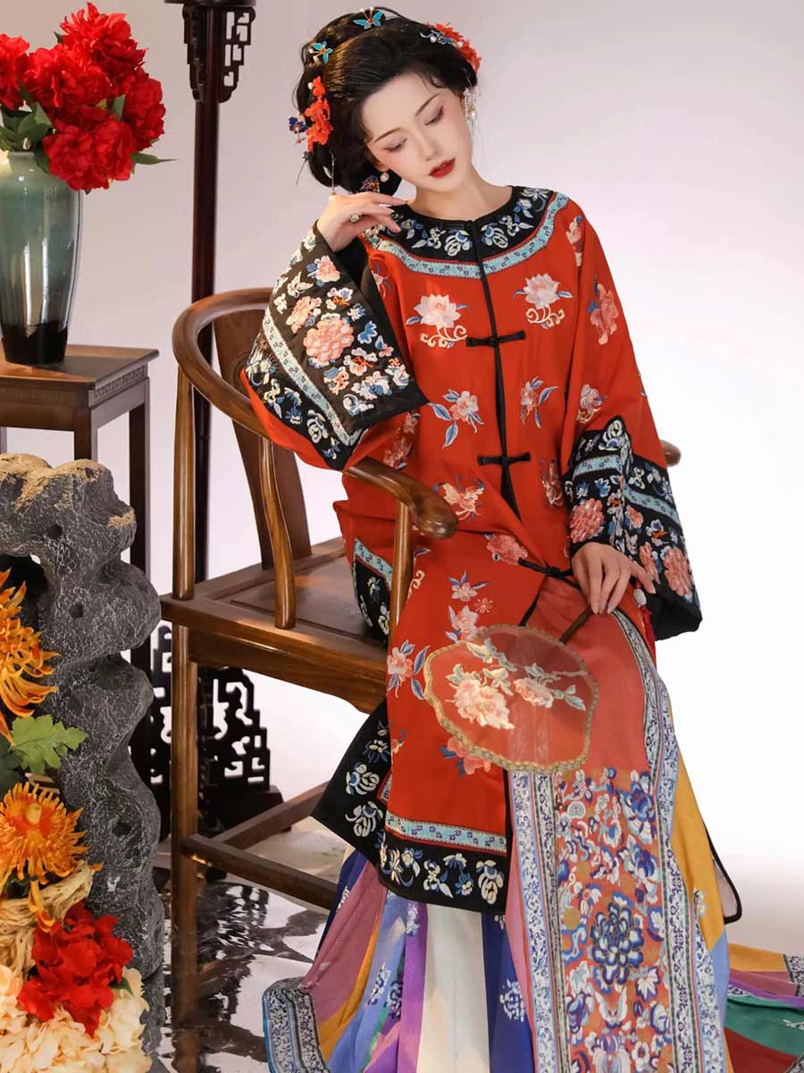 柒小乔 Original Qing Dynasty Style "Yuehua" Mamian Skirt & Embroidered Round-Neck Top - Authentic Photography Attire