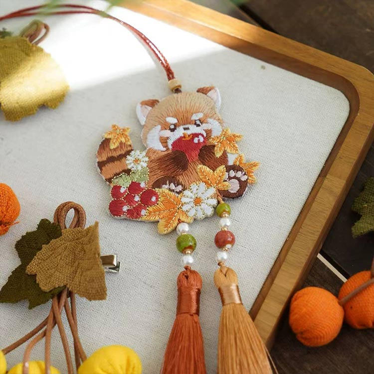 [The Red Panda] 小熊猫 Original Maple Leaf Red Panda Double-Sided Embroidery Hanfu Jinbu & Charm